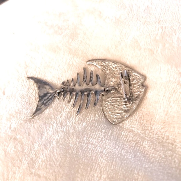 Vintage Fish Bone with Head, Tale & Moving Parts Mid Century Modern Brooch - Picture 3 of 4